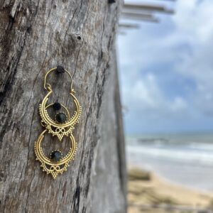 Goldene Mandala Ohrringe mit Tigerauge – Schmuck aus Indien