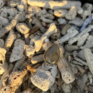 Labradorit Anhänger mit silberner Fassung – Schmuck aus Indien