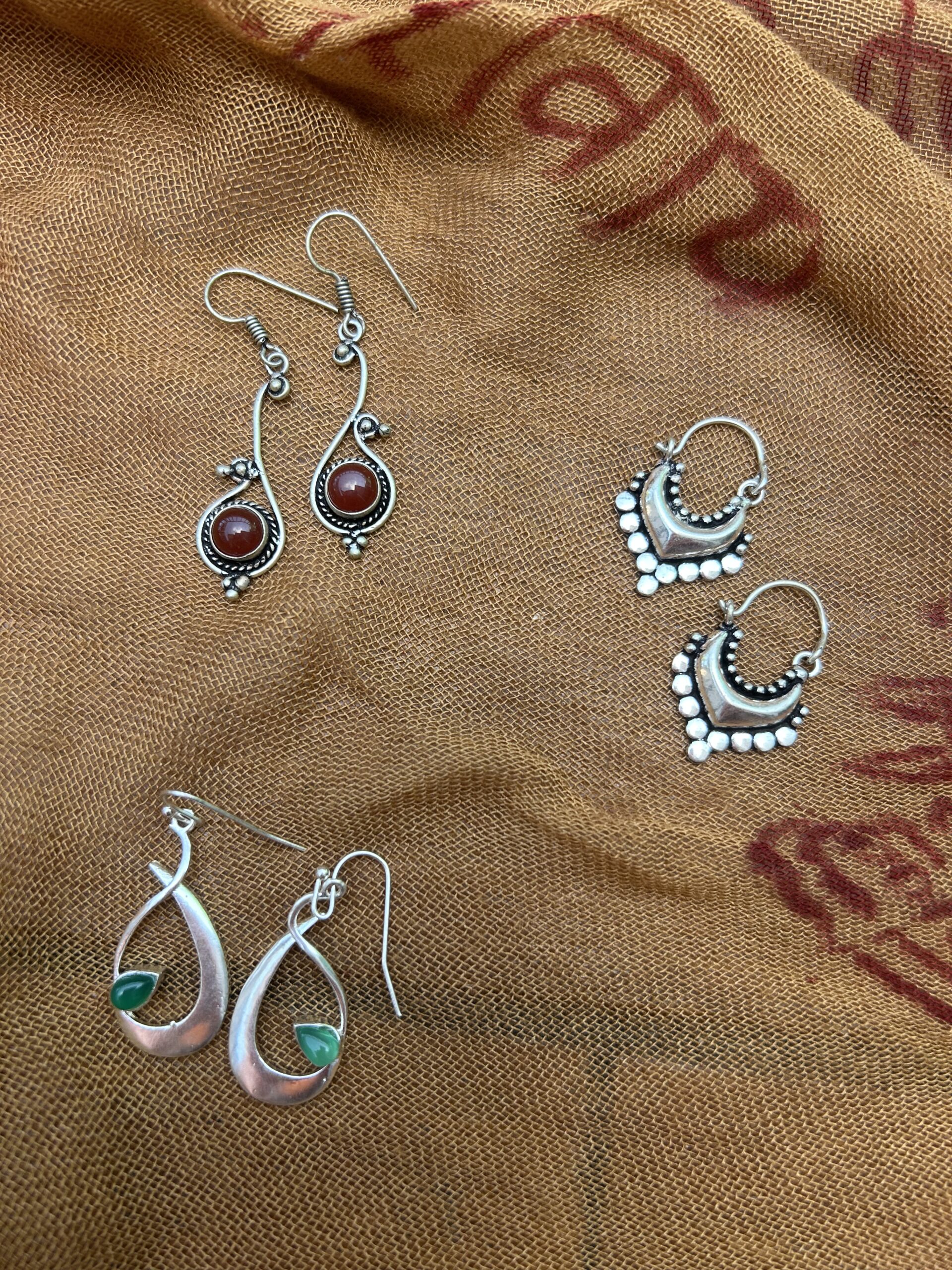 Silberfarbene Ohrringe – Schmuck aus Indien – Bild 2