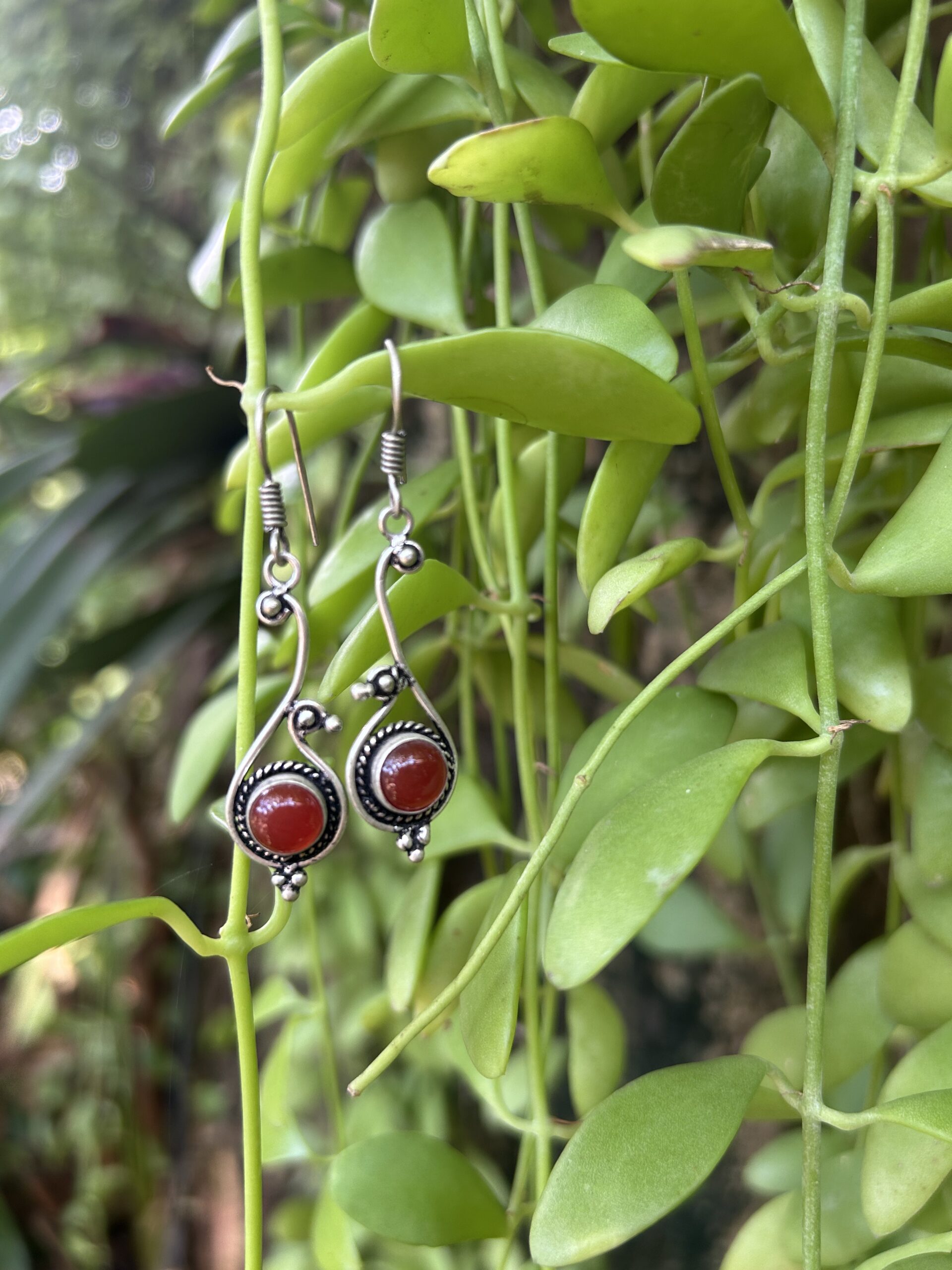 Silberfarbene Ohrringe – Schmuck aus Indien